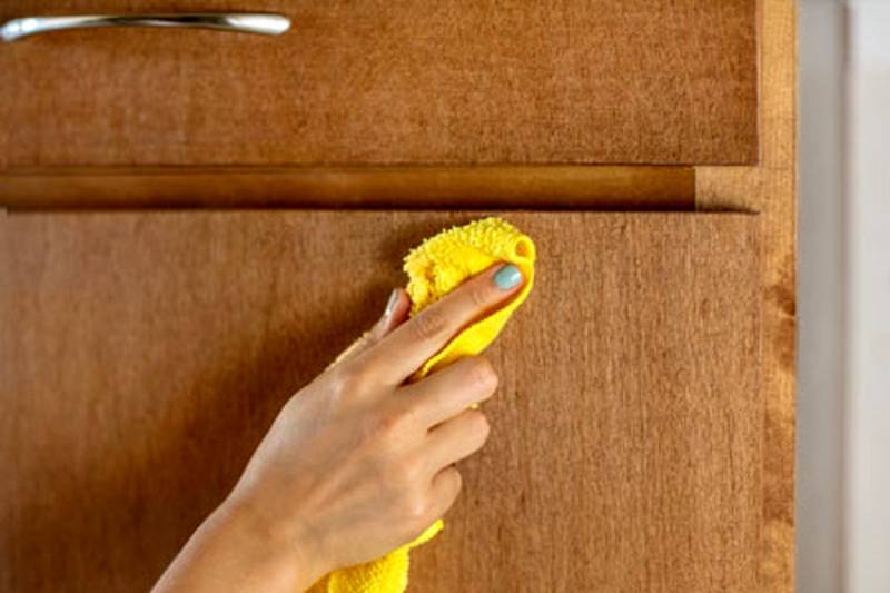 بهترین راهکارها برای نظافت لوازم چوبی